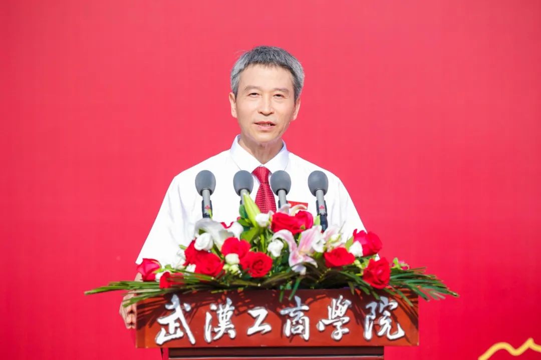 高校校长公布手机号后，收到2万条同学们的短信