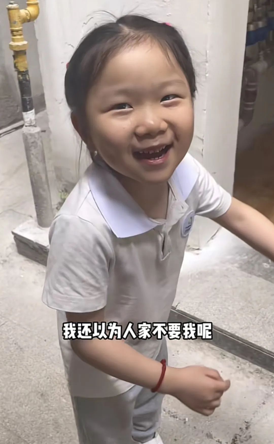 曾让全网心疼的女孩豆豆，可以上小学了！