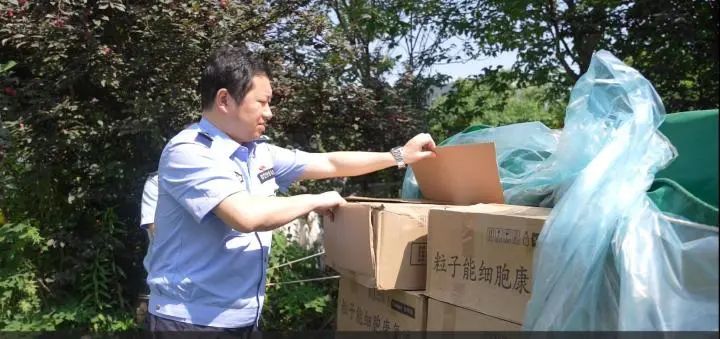 1500元1瓶，成本几乎为0，网友怒了：我爸买了5箱