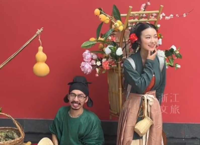 西湖边“卖花姑娘”走红系炒作？最新回应