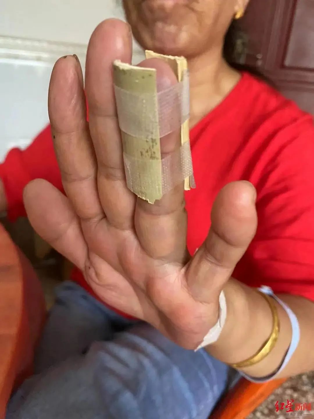 19岁女孩坐网约车拒绝中途加钱，司机上门打人！公司回应