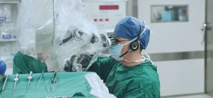 天热吹了一回电风扇，结果变大小眼、歪嘴巴……有人后悔六年！ ... ...