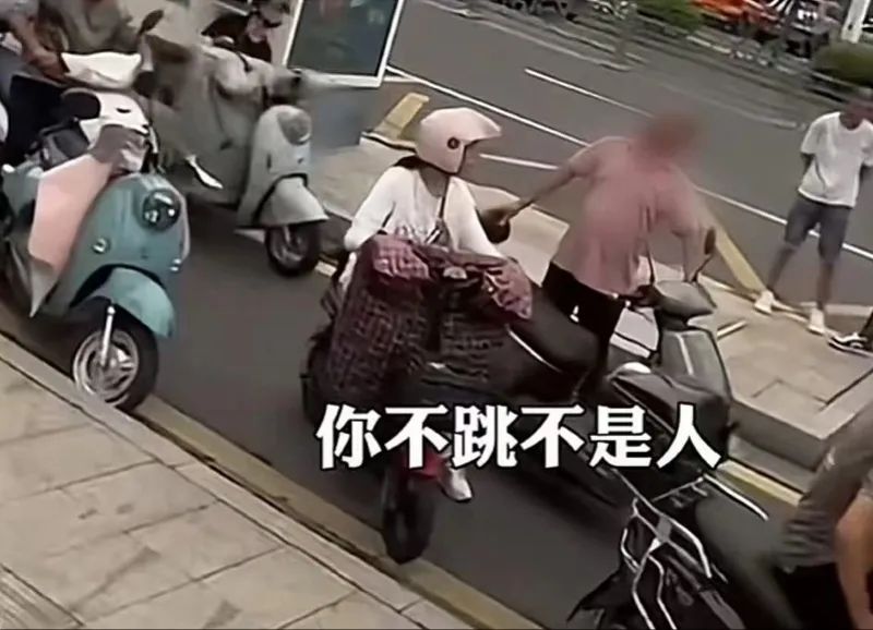 男子发表怂恿跳楼言论，警方通报！