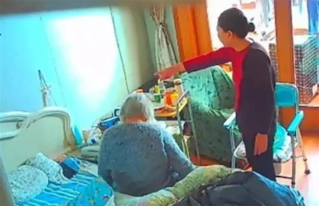 遭保姆虐待，200万元养老钱被偷走？94岁老人举报，警方已介入 ...