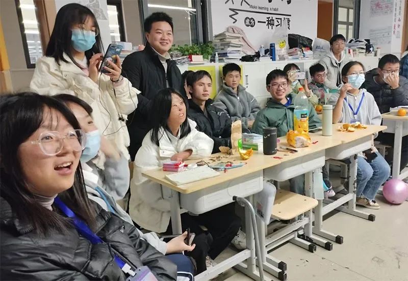 她没有手指，但字迹工整清秀！高考超过一本线6分...
