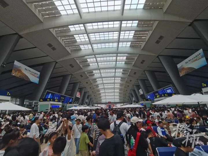 火爆！“故宫售罄”、清北预约秒没...上万元的研学游变“到此打卡游”？ ... ...