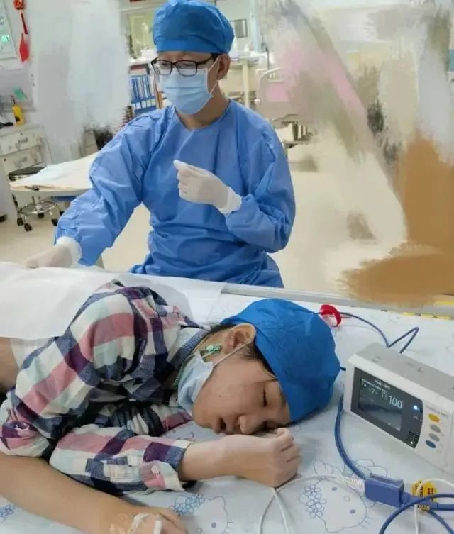 台湾罕见病女孩回东莞，为了……