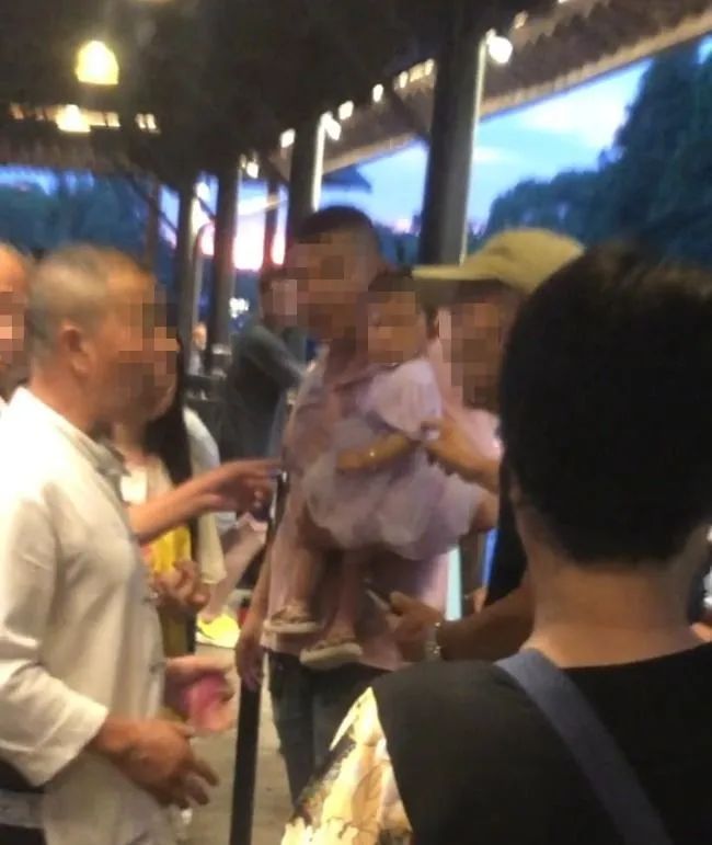 未满1岁婴儿也要买票？景区回应