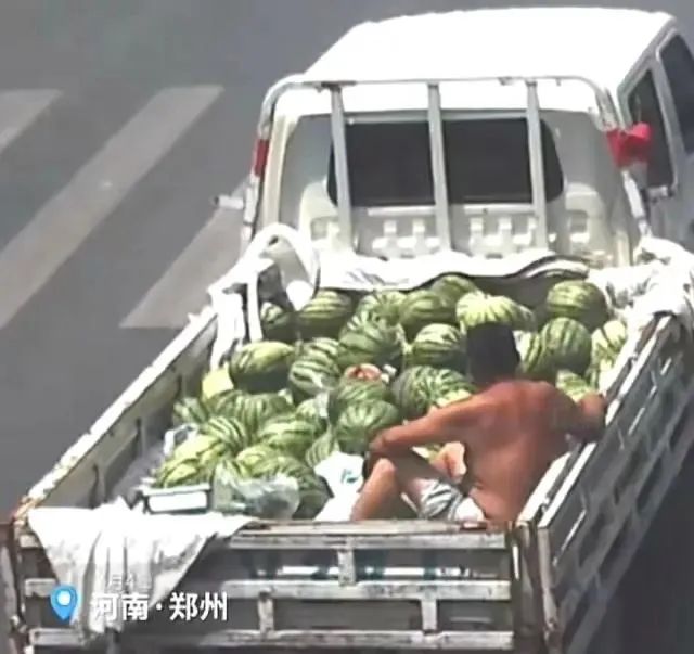 交警罚完瓜农，又帮他卖了2000多斤瓜！