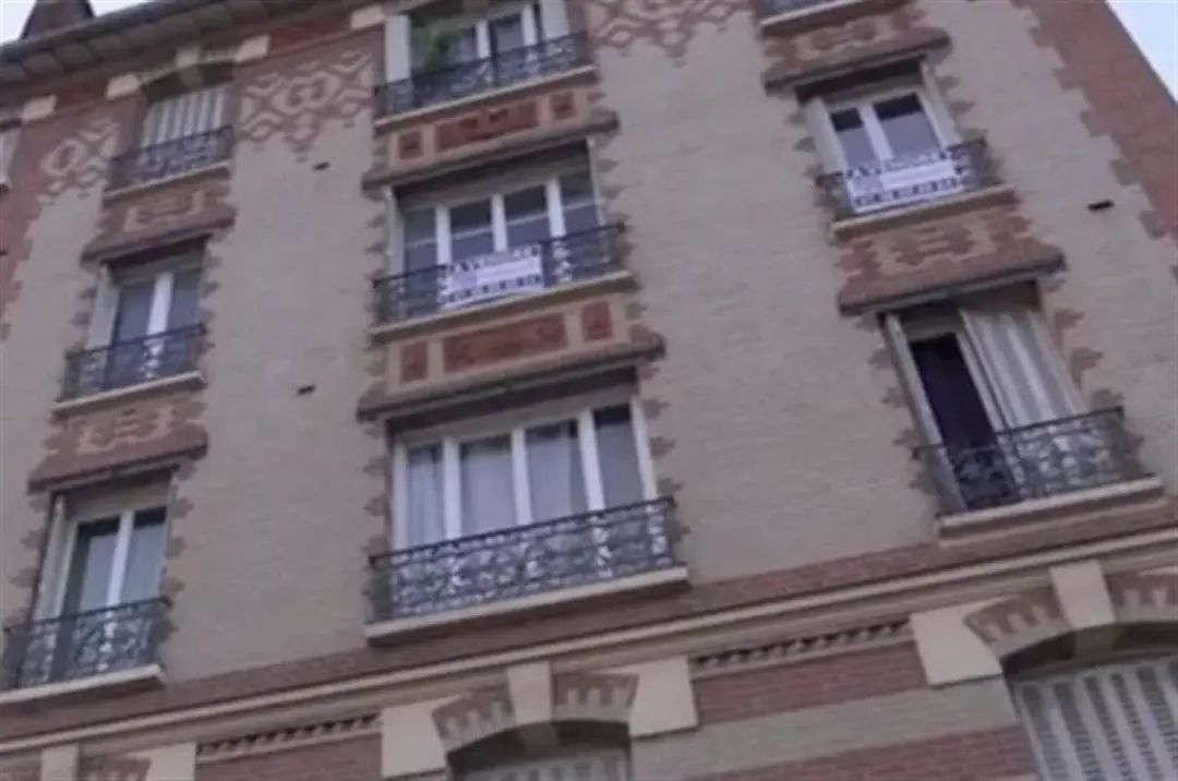 毛骨悚然！女主人旅游回家后发现家里多了堵墙，墙里有具男尸 ...