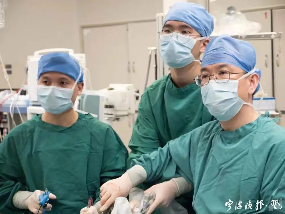 25岁姑娘凌晨2点被男友抱进急诊室，最终确认：无法恢复！这个习惯害了她 ...