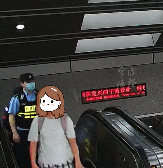 警察默默跟了400多天，只有她不知道