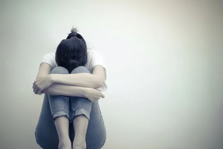 女网友恋上00后“民警”，接连借出12万后悔惨