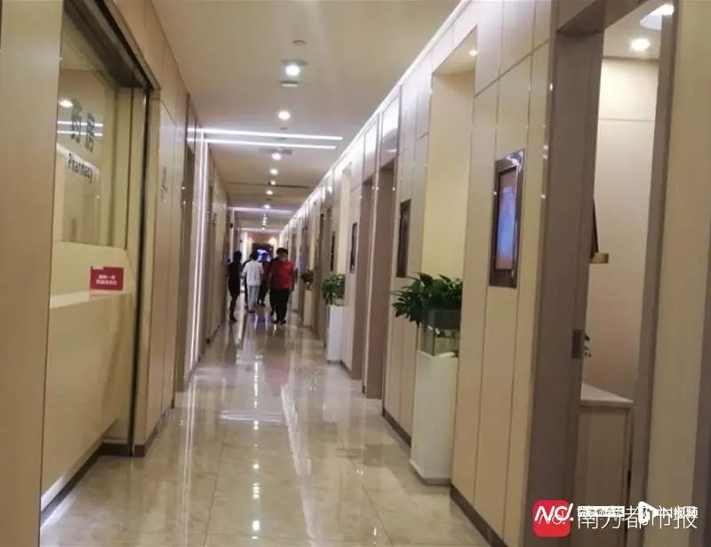 高考后，她割了双眼皮、隆了鼻，仍不满意……