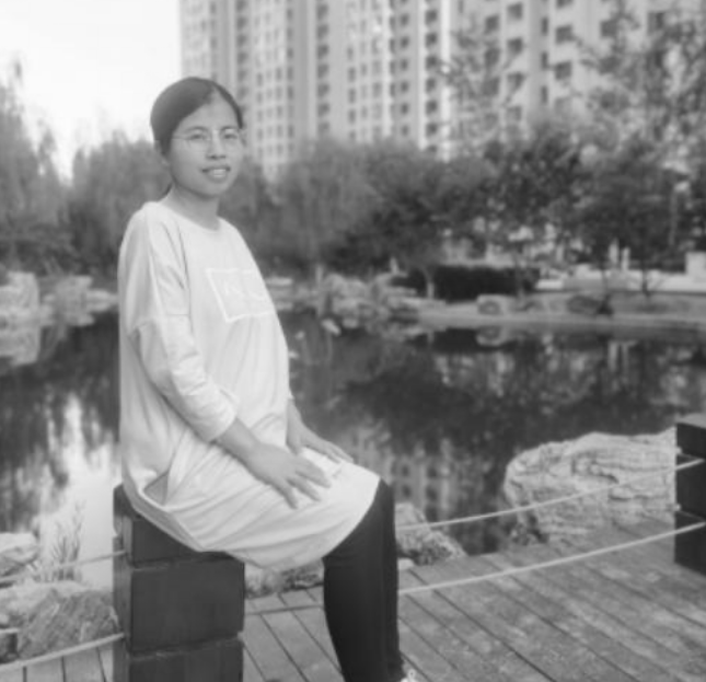 “妈妈去做英雄了，可能很长时间不回来”“那我想妈妈怎么办？” ... ...