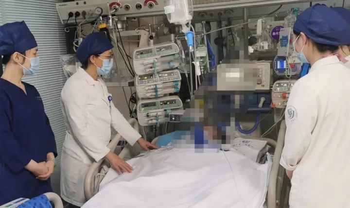 致死率很高！俩小伙中毒险丧命，医生：进入高发期
