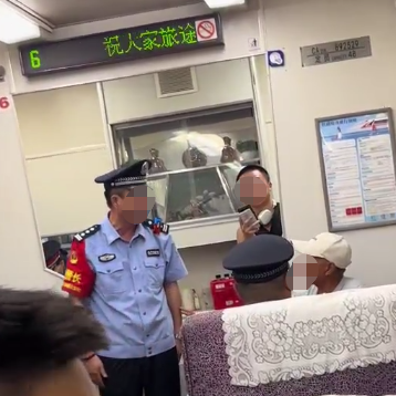 儿子手术母亲买三张火车票被无座男子指责霸座？官方：可超座购票 ... ...