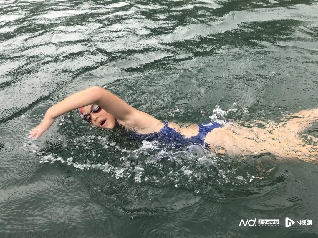 海口游到广东！凌晨，6名东莞少年下水了