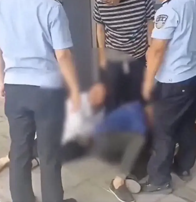 丢了一双699元的“限量鞋”后，保洁阿姨因高额索赔自杀？后续来了…… ... ...