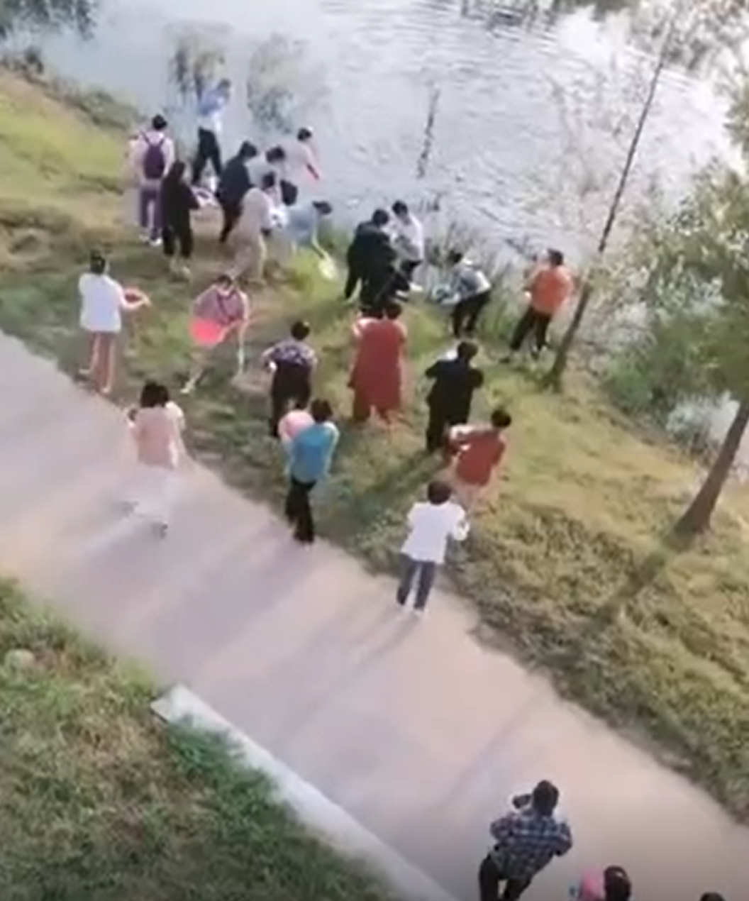多人往河里放生蜗牛？水务局：第一次见