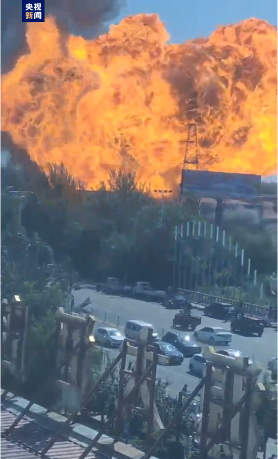 突发！河北沧州一工厂发生爆燃！目击者：现场一声巨响，已拉上警戒线 ... ...