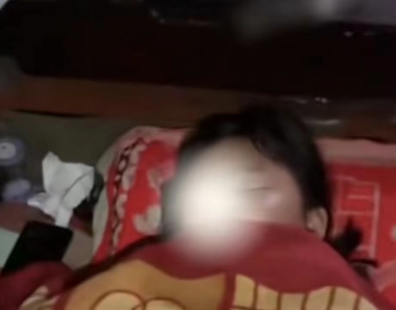 4名未成年人逼13岁女孩喝掉一瓶白酒？其中一人曾强迫男孩吃粪 ... ...