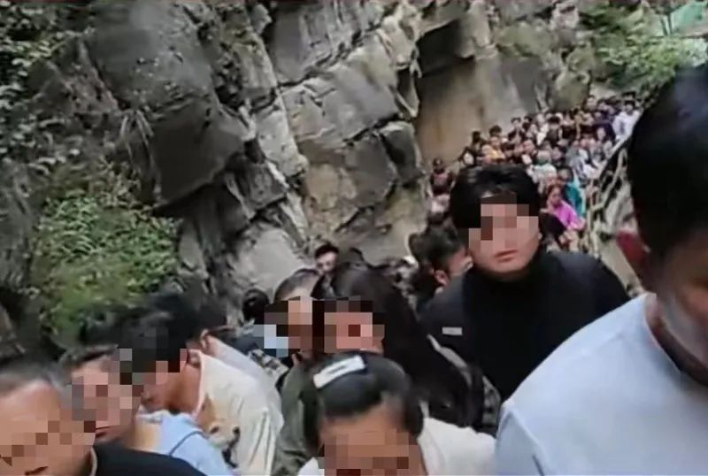 游客集体喊退票，知名景区致歉