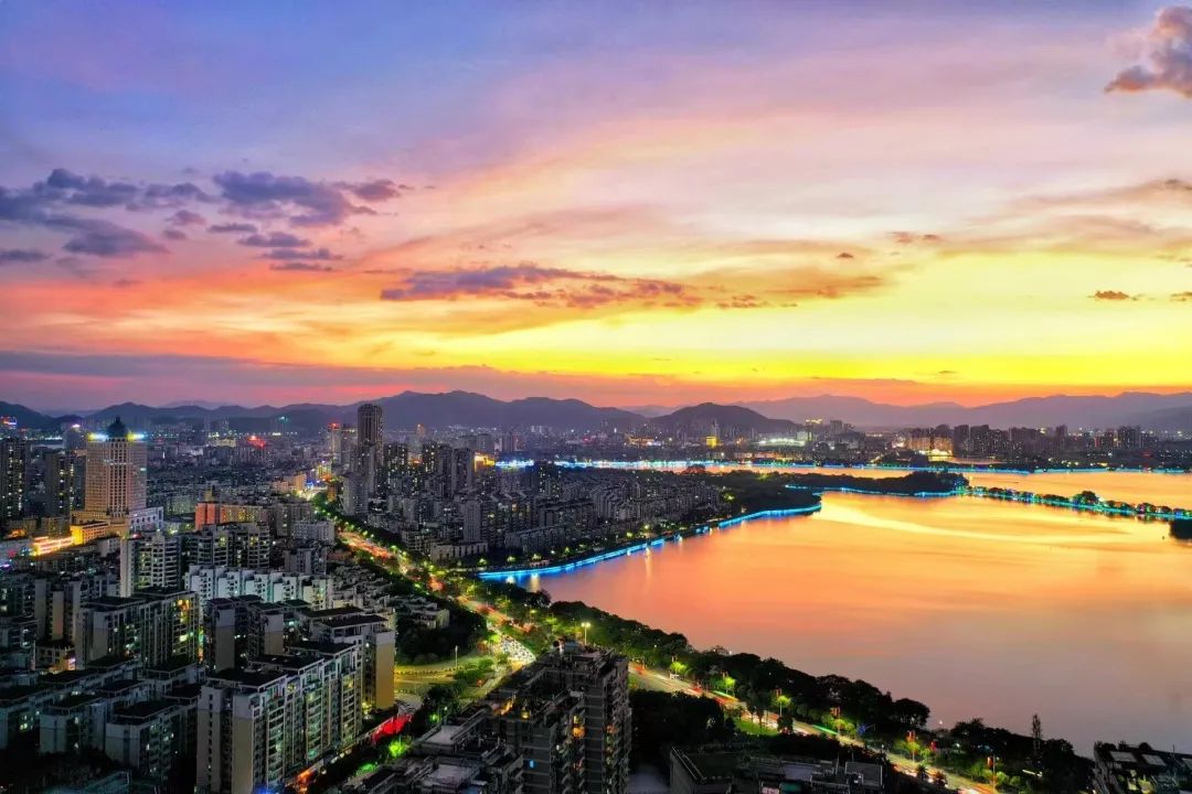 “双节”假期全市接待游客超177万人次：肇庆成为大湾区热门旅游目的地之一 ... ...