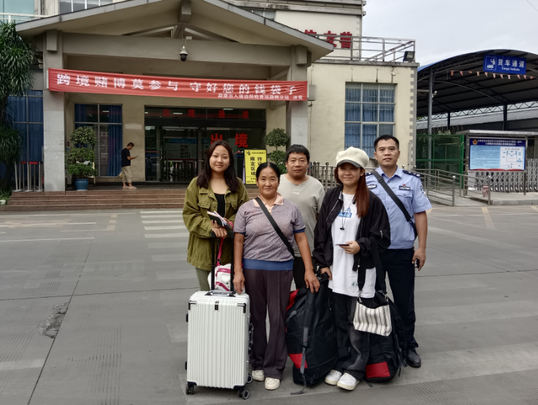 失联23年的姐姐突然回家！湖南诗人刘年：为她写过很多诗，如今一行也写不出 ... ...