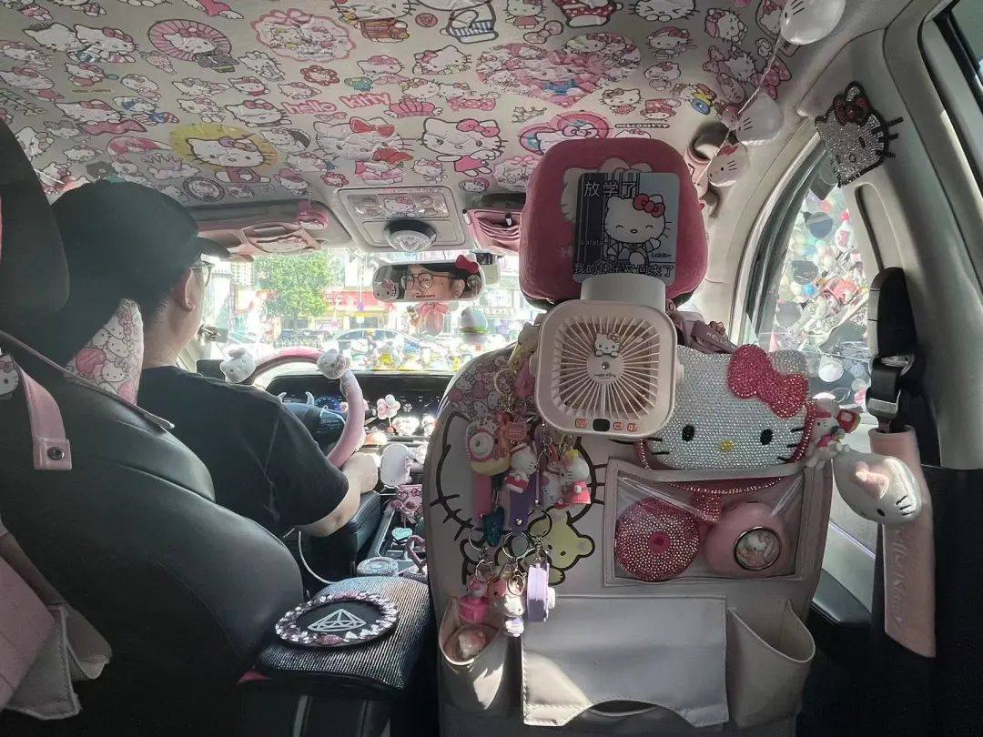 贴满Hellokitty的网约车成长沙隐藏打卡点！司机：我是“女儿奴” ... ...