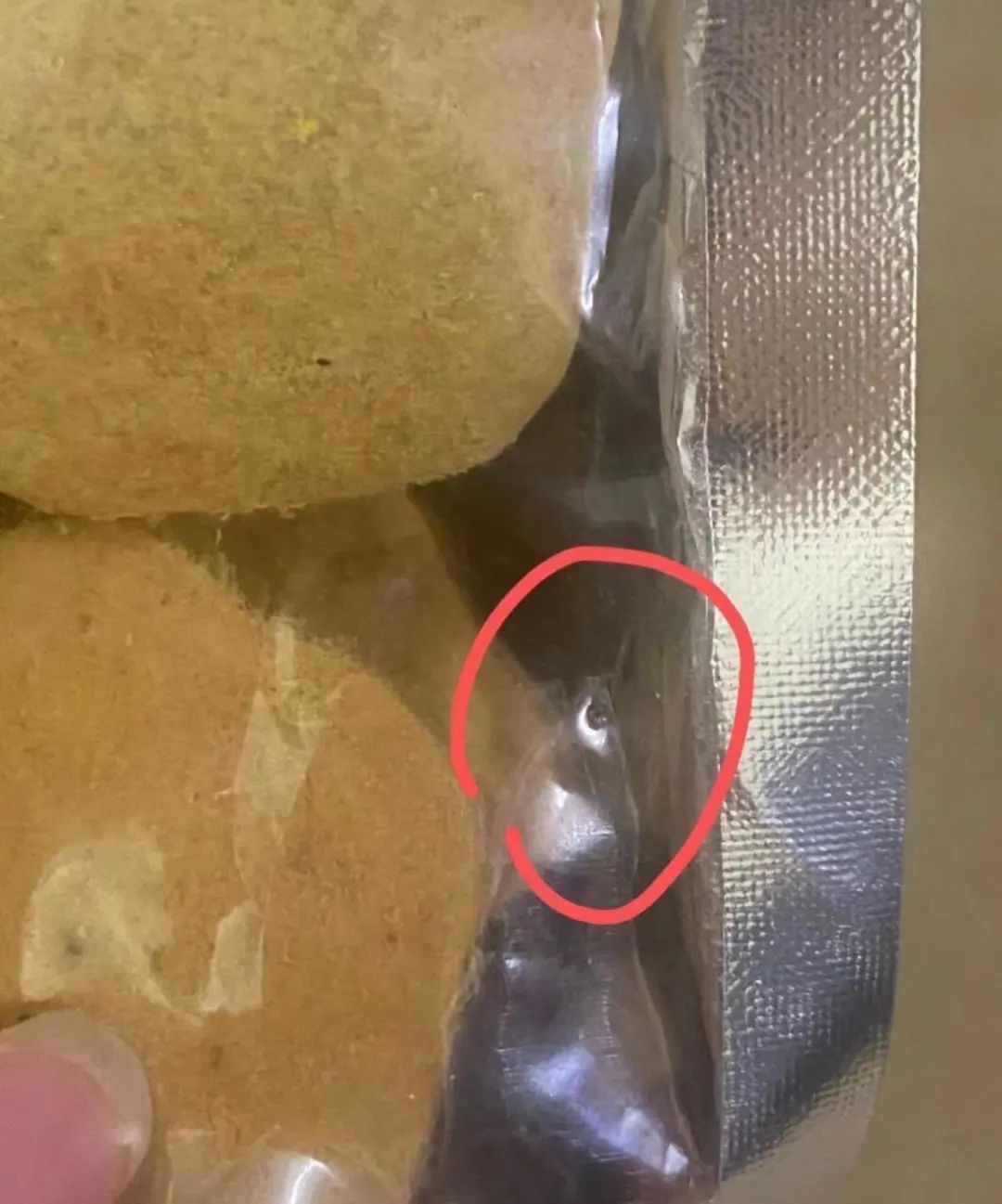 网购猫狗粮包装发现针孔？多个品牌宣布将隐私发货