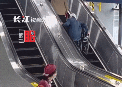 惊险一瞬间，她爆发出“洪荒之力”！