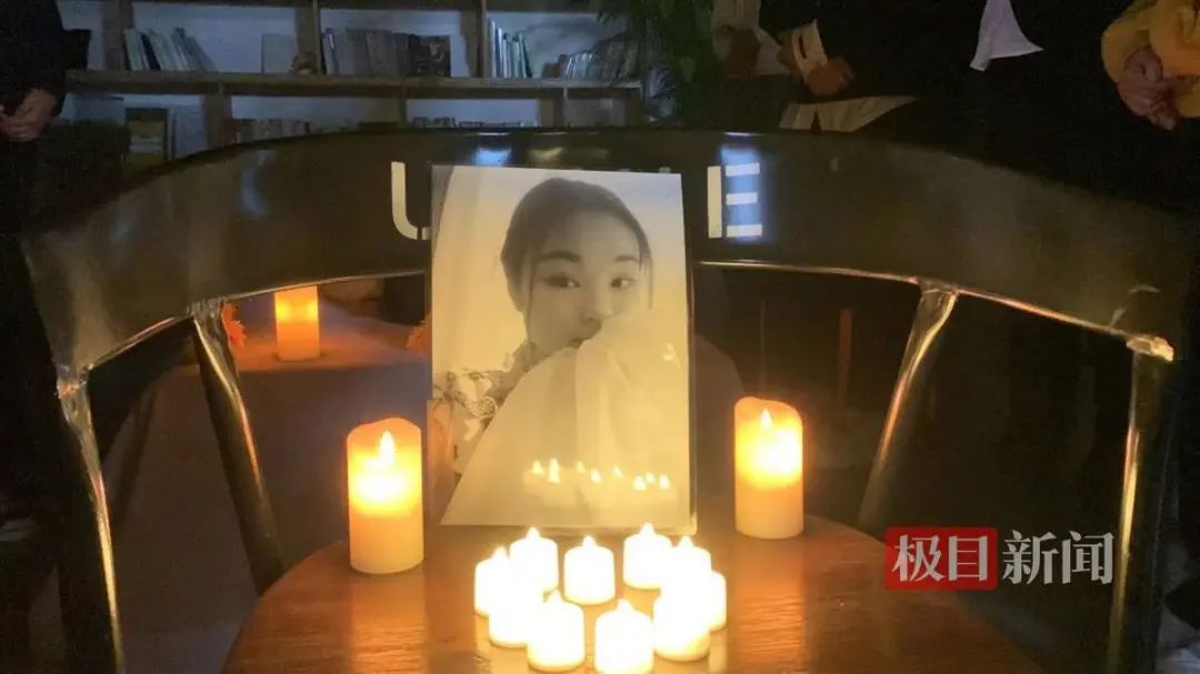 25岁女子为自己办“葬礼”，当事人：朋友和陌生人都哭了