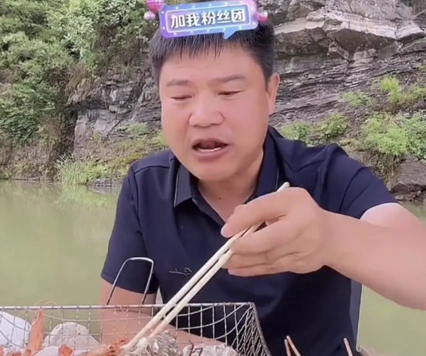 反诈老陈，开始做吃播？他说……