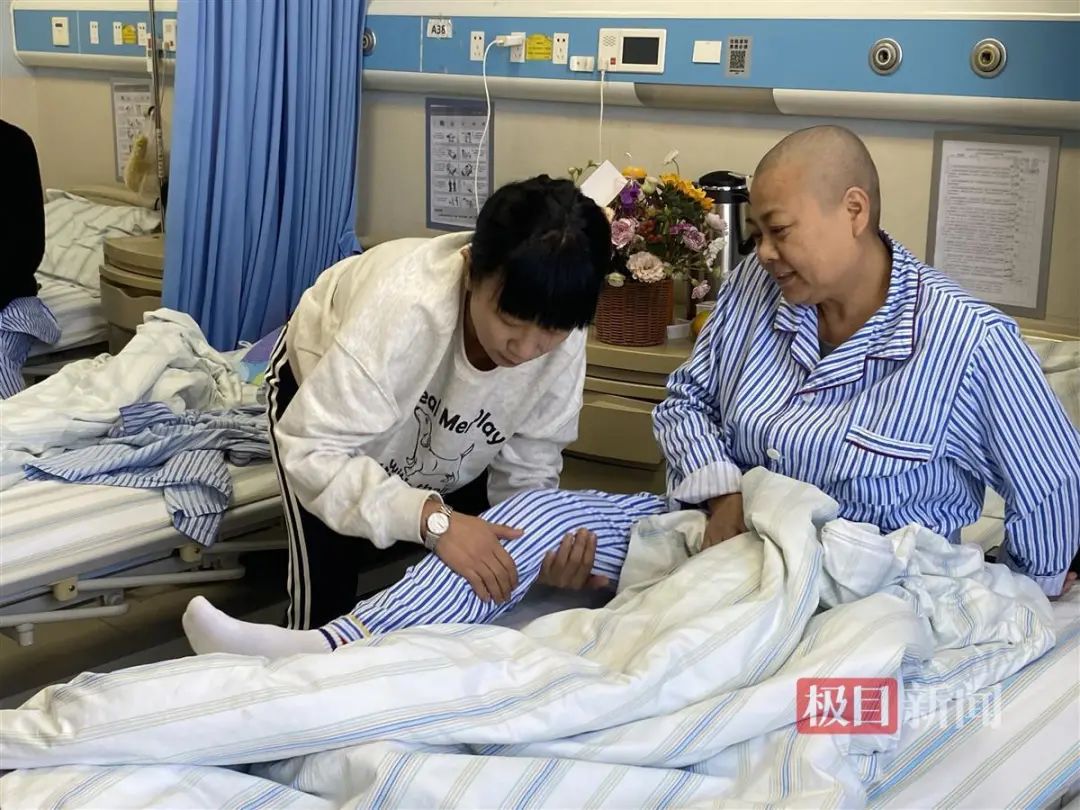 她癌症晚期，她主动来陪护！结果，两人竟在病房里做起义工 ... ...