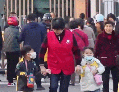 “共享奶奶”，太暖了！
