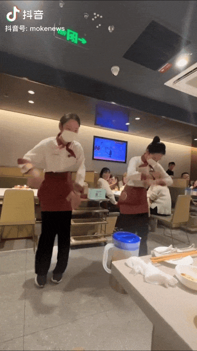 “这种事情为什么会火？”杭州妈妈吐槽冲上热搜第一：带娃吃海底捞，这幕让人很不适 . ...