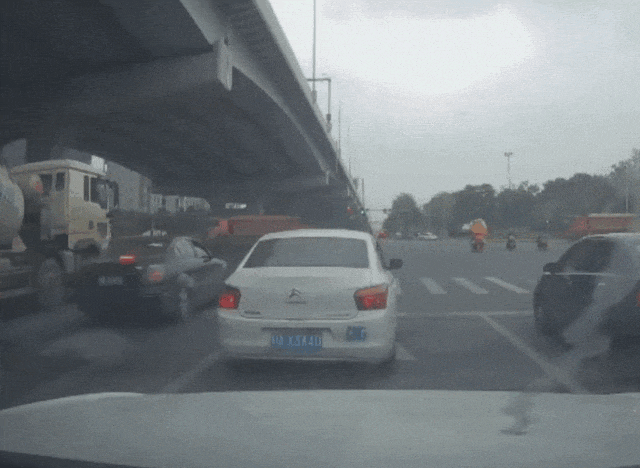 路口连撞11车！特斯拉最新回应
