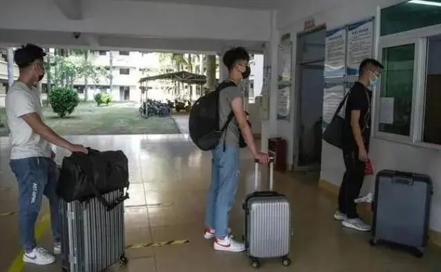 多所高校官宣：不予安排住宿