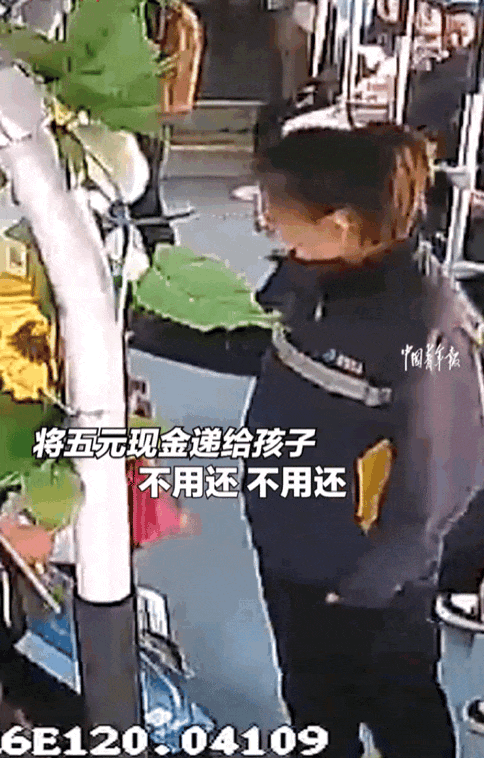 因为这5元钱，全网为她点赞！