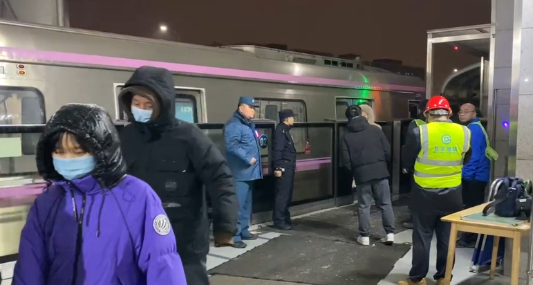 北京地铁，深夜致歉