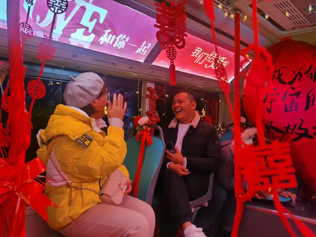 真会玩！湘潭推出相亲公交，80后男子从首站坐到末站，要到女士微信 ... ...