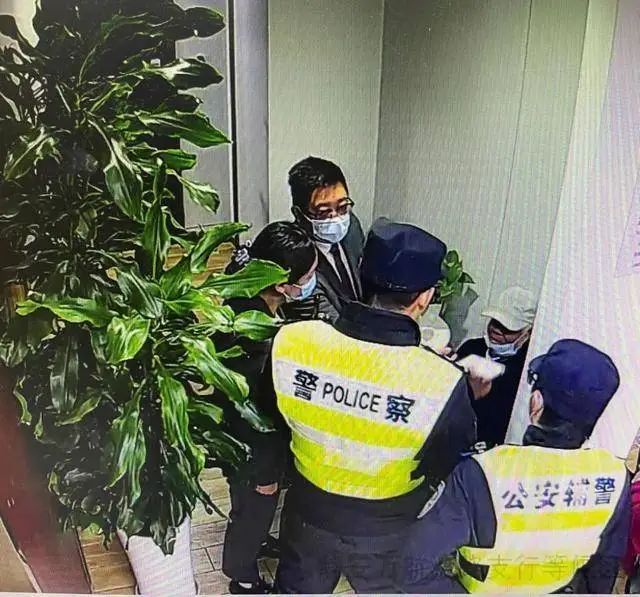 八旬老人沉溺“温柔乡”，多次给对方转账