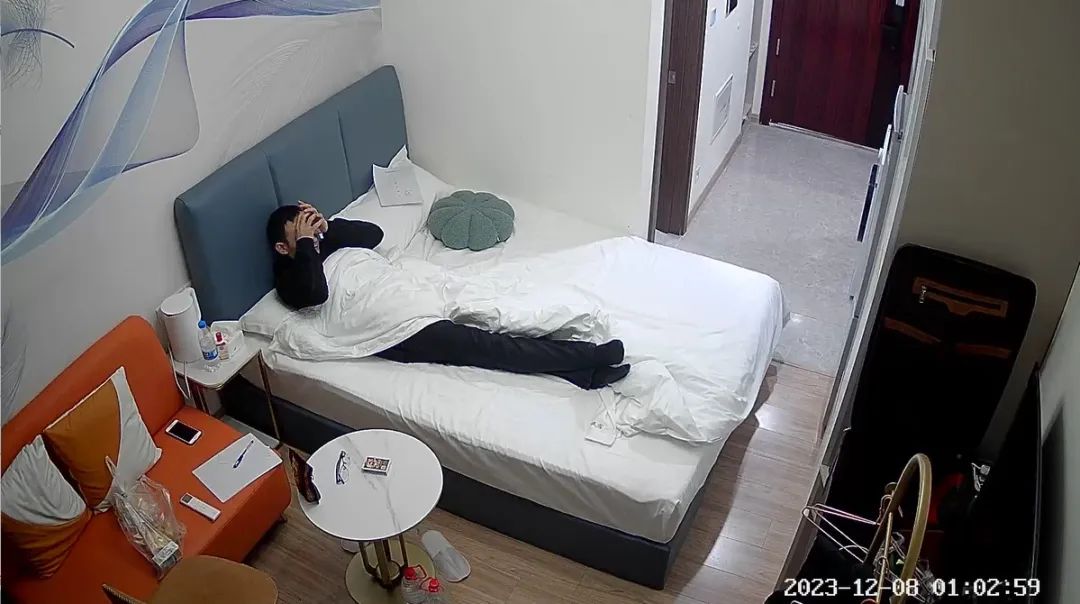 35天不用手机奖40万？长沙男子交9千元挑战半天被淘汰：揉眼睛超过3秒 ... ...