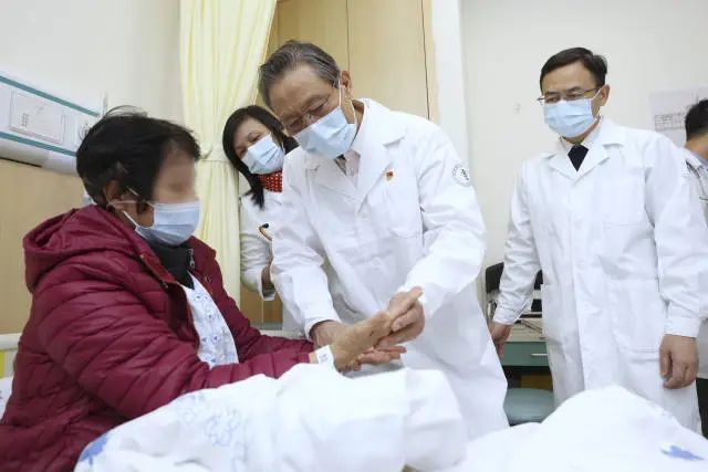 钟南山：不主张长期戴口罩