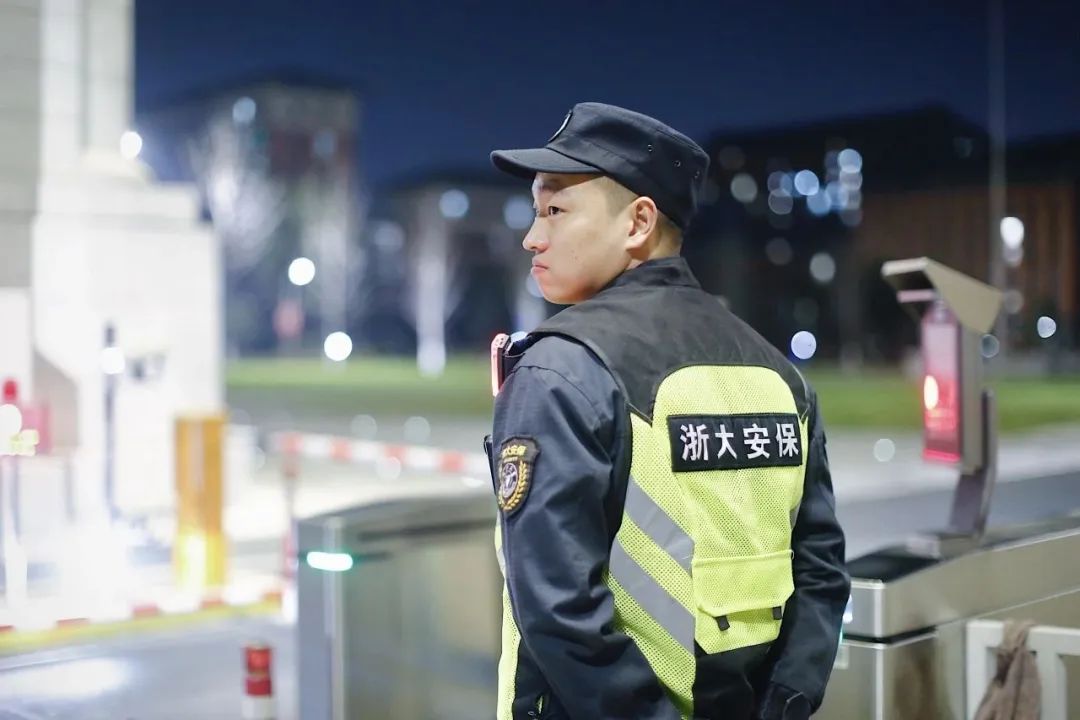 “想从浙大的门外走到门内！”今年考研人里，有位90后保安...... ... ...