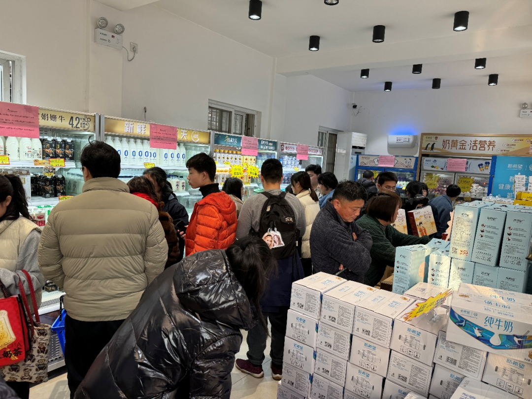 热搜第一！国产羽绒服这么贵了？逛完工厂店，发现价格“太香了” ... ...