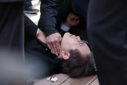 他突然遇袭被刺！现场视频曝光，警方透露更多细节→