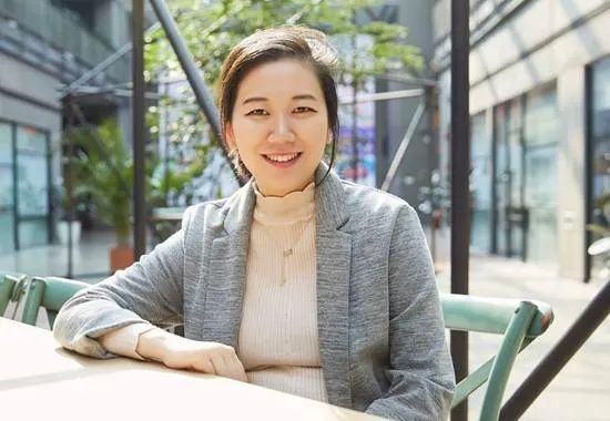 突然宣布，她辞去董事长职务！