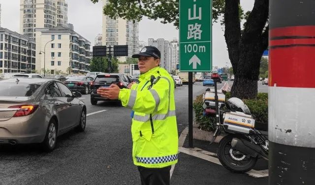 “老公你不要睡，你醒一醒，不要吓我……”